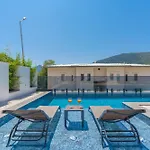Βίλα Villa Alissia *